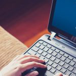 Online Lernen mit dem Laptop oder Tablet